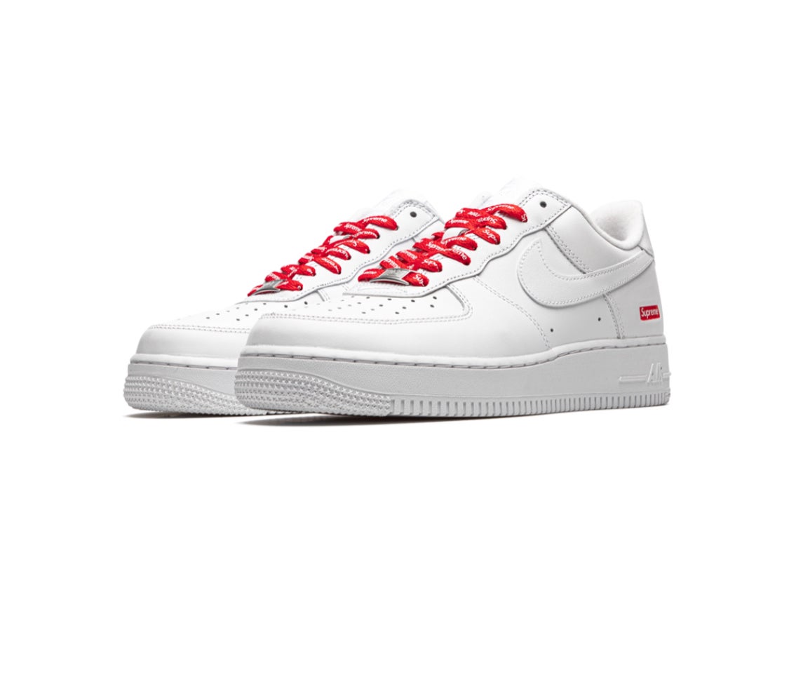 新品未使用 Nike Air Force 1 Supreme ホワイト LOW Nike Air Force 1 Low Supreme White - Size 12 / 13 (Damaged